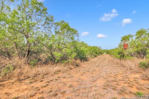 2654 Matthews Ranch Road Dilley TX 78017