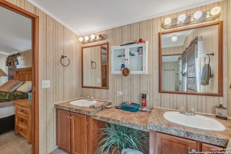 2654 Matthews Ranch Road Dilley TX 78017