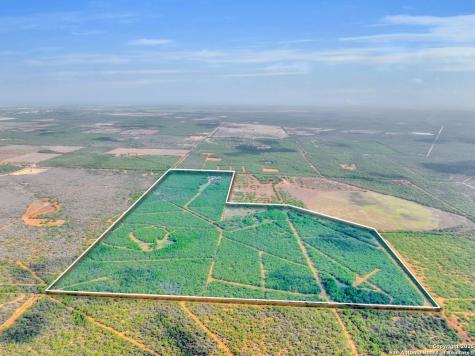 2654 Matthews Ranch Road Dilley TX 78017