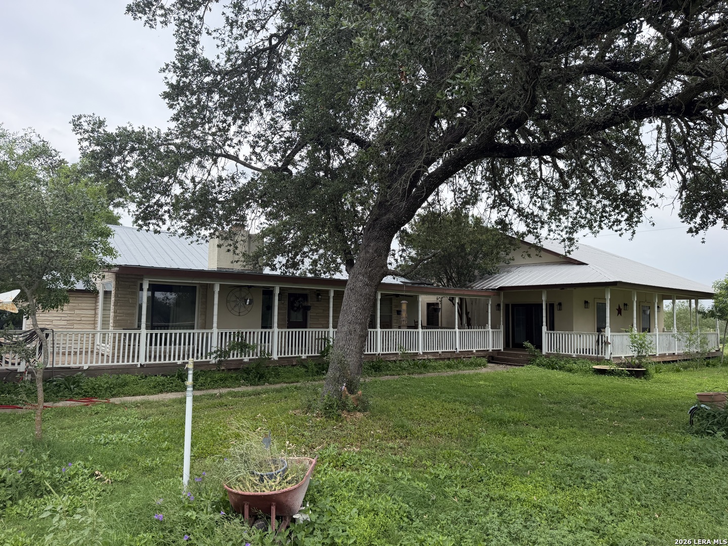 599 County Road 7611 Devine TX 78016