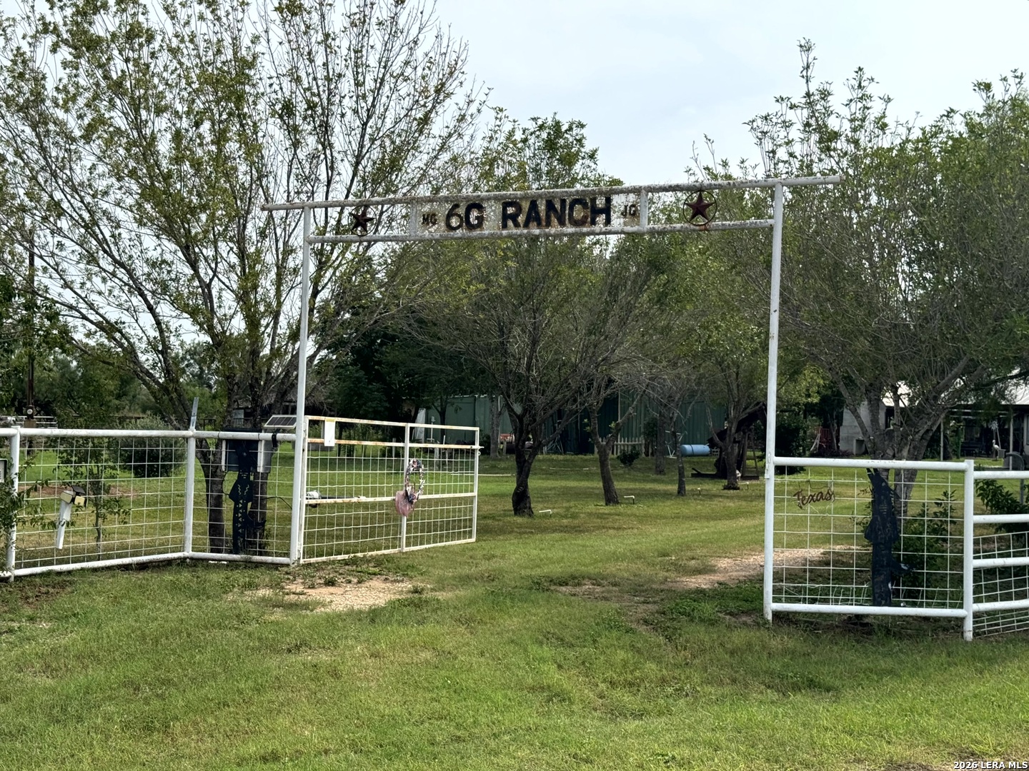 599 County Road 7611 Devine TX 78016