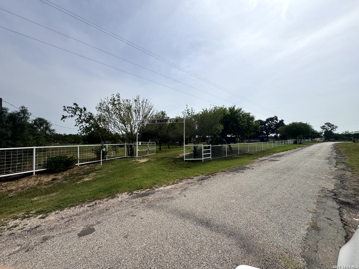 599 County Road 7611 Devine TX 78016
