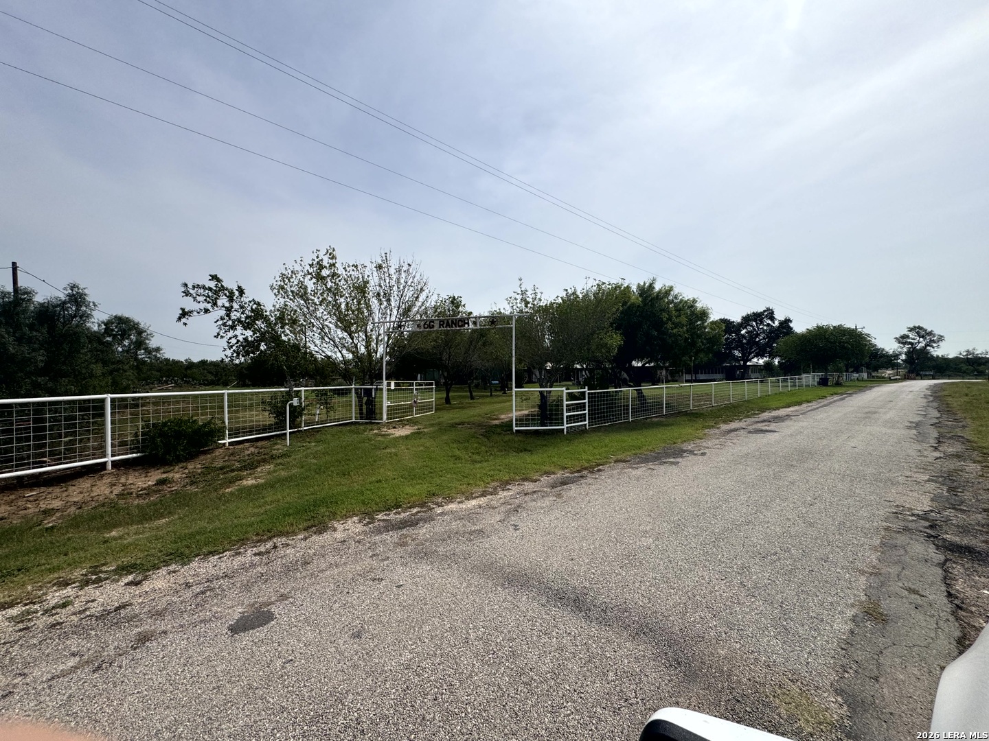 599 County Road 7611 Devine TX 78016