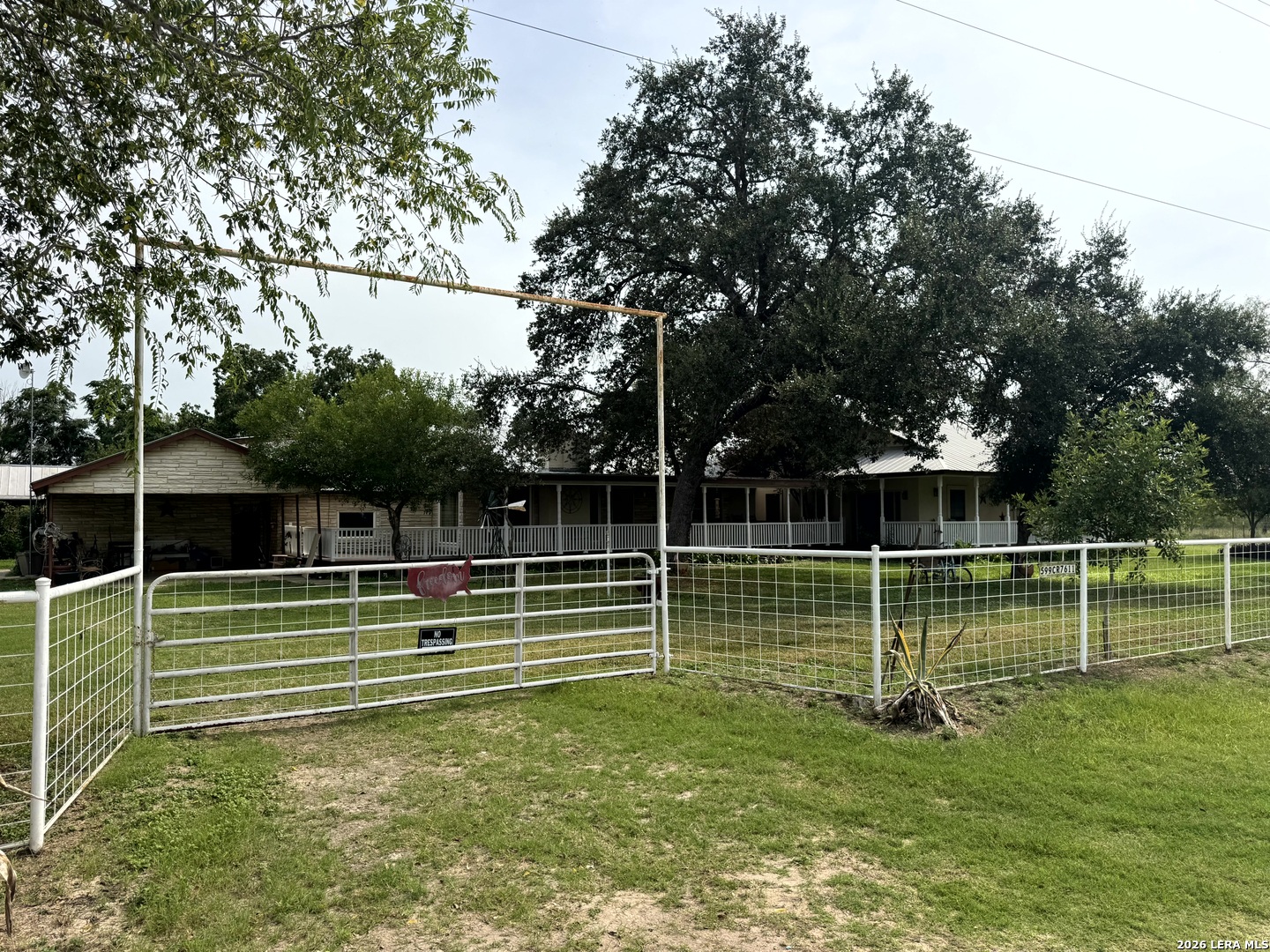 599 County Road 7611 Devine TX 78016