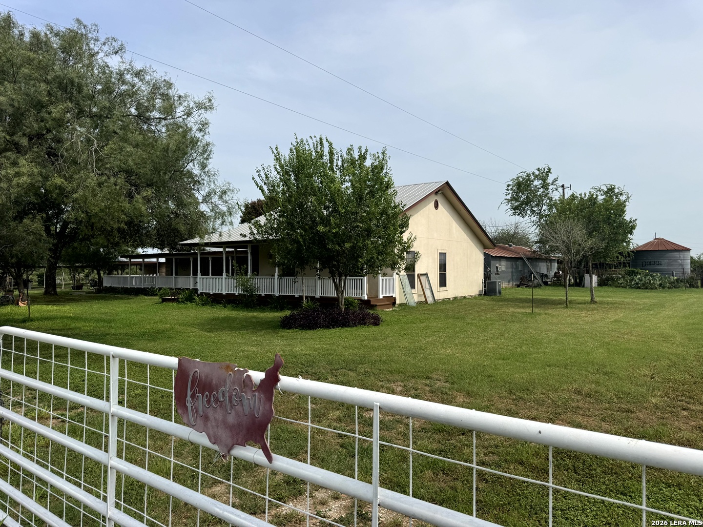 599 County Road 7611 Devine TX 78016