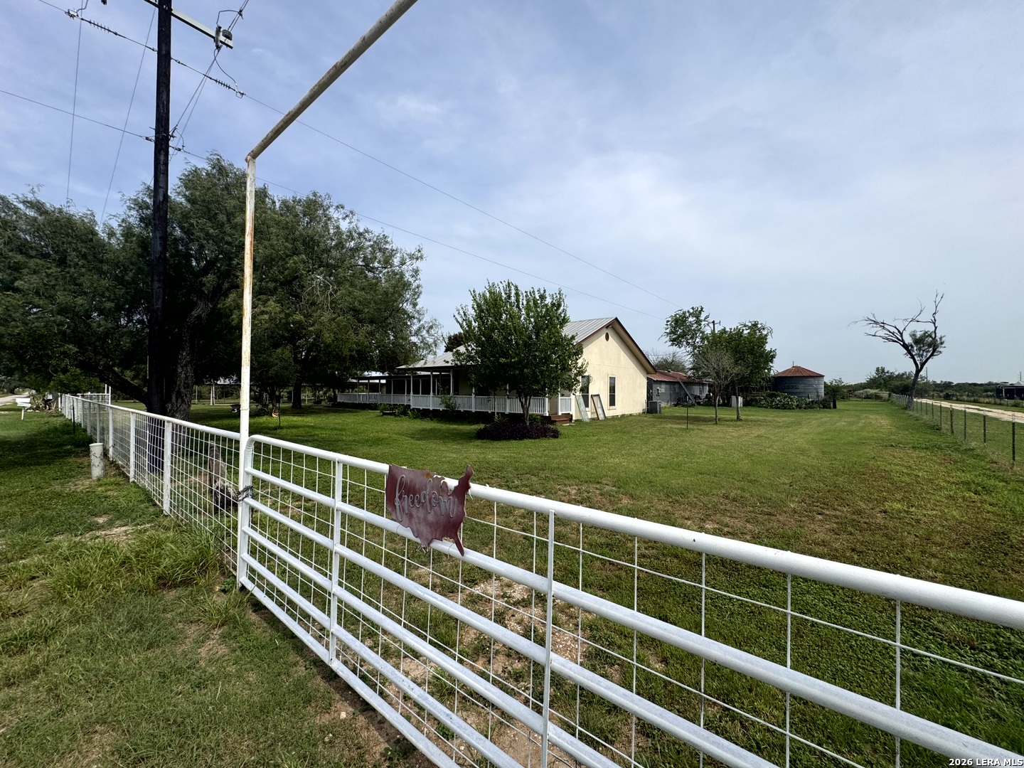 599 County Road 7611 Devine TX 78016