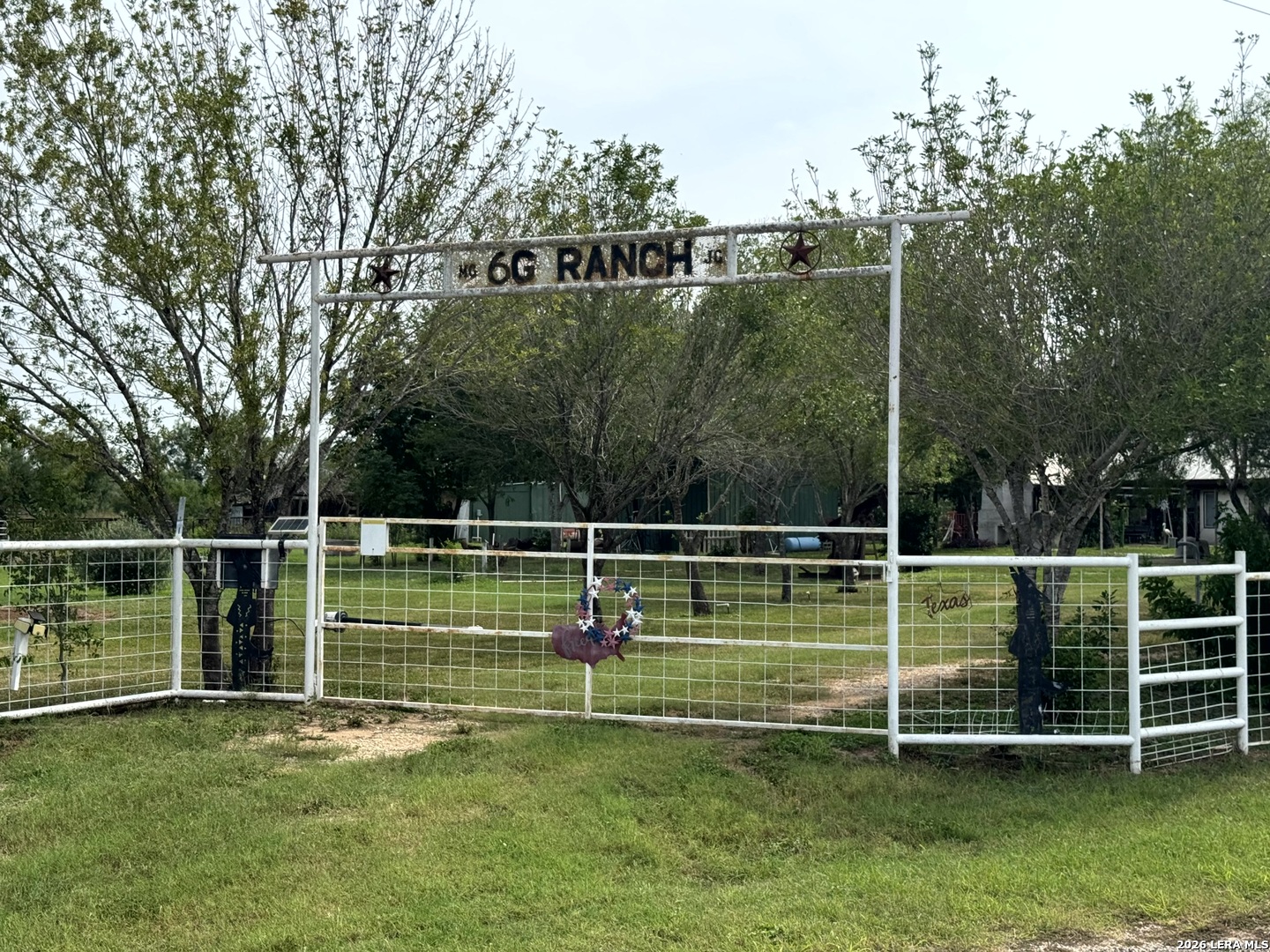 599 County Road 7611 Devine TX 78016
