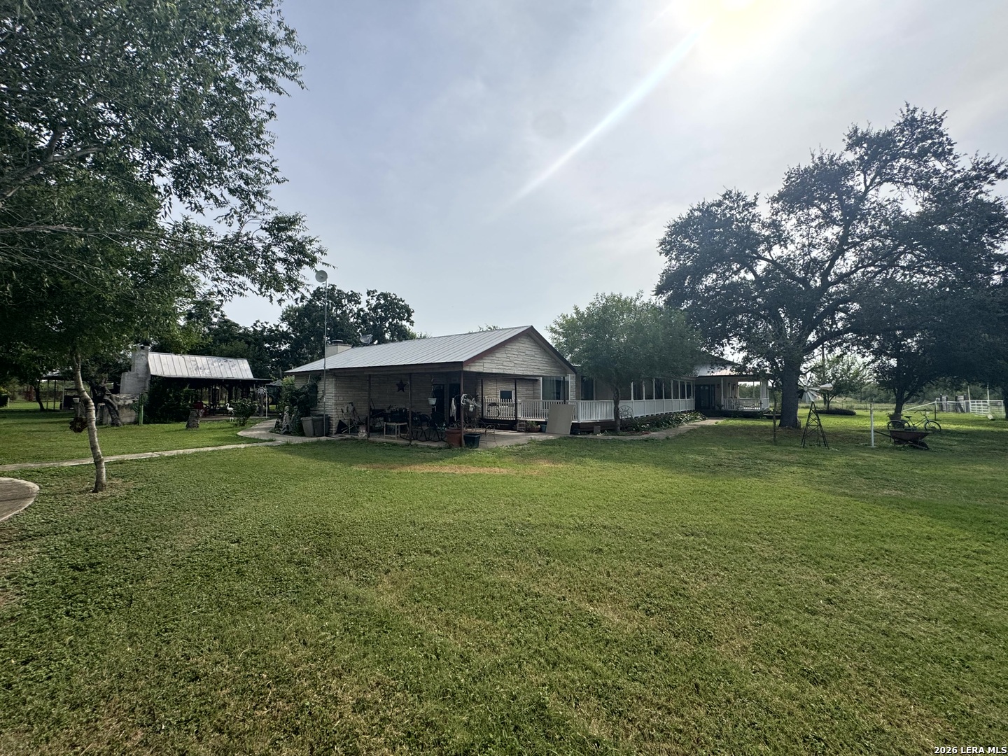 599 County Road 7611 Devine TX 78016