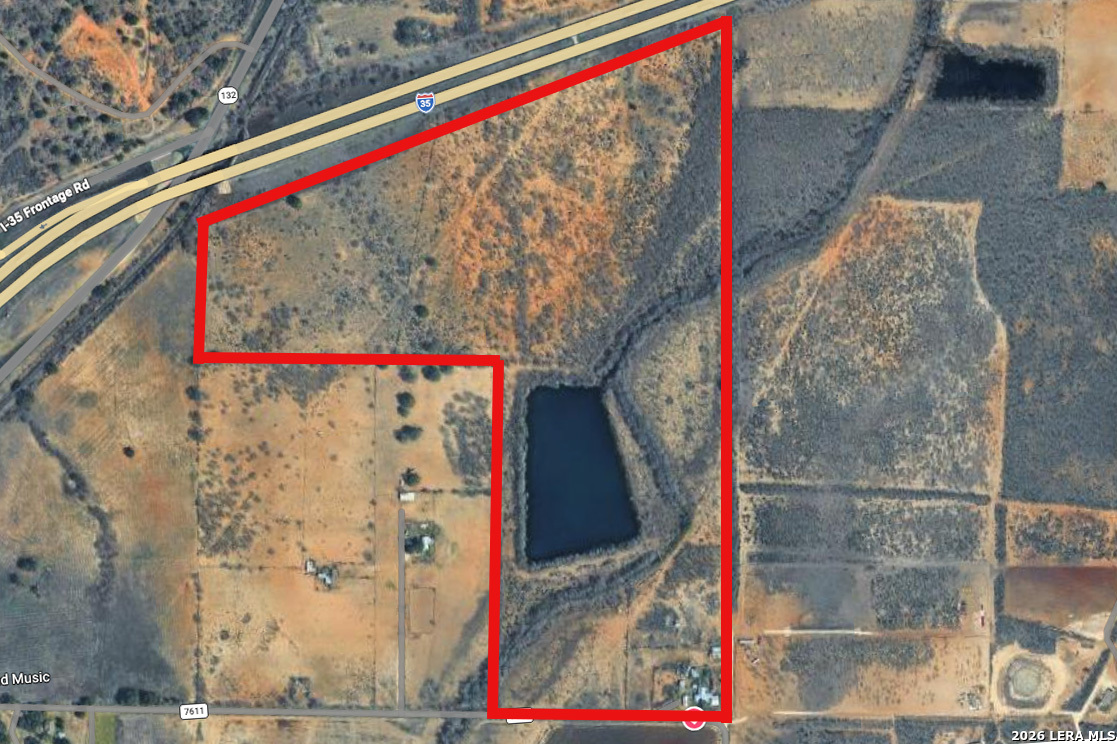 599 County Road 7611 Devine TX 78016