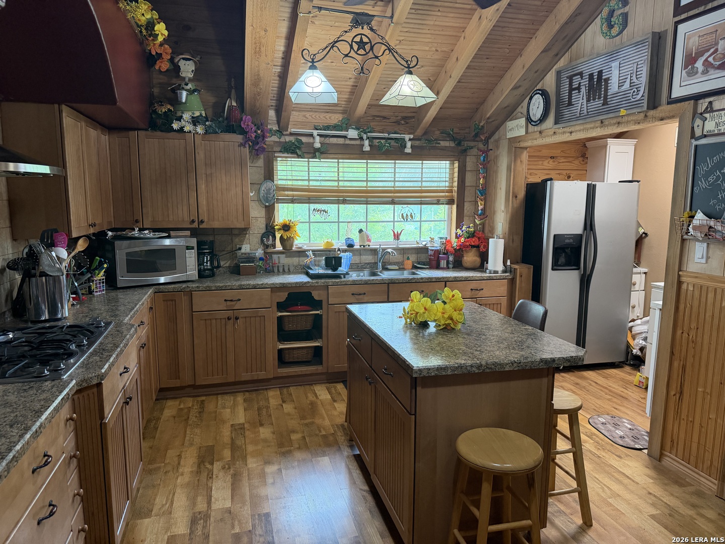 599 County Road 7611 Devine TX 78016