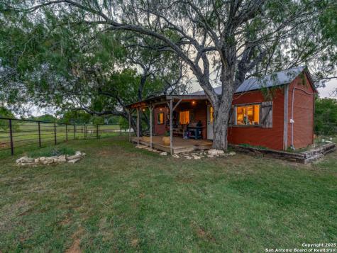 2831 County Road 430 Pleasanton TX 78064