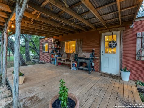 2831 County Road 430 Pleasanton TX 78064