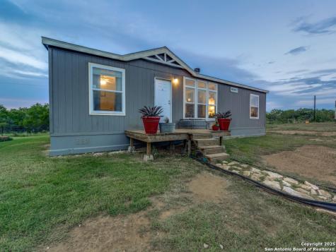 2831 County Road 430 Pleasanton TX 78064