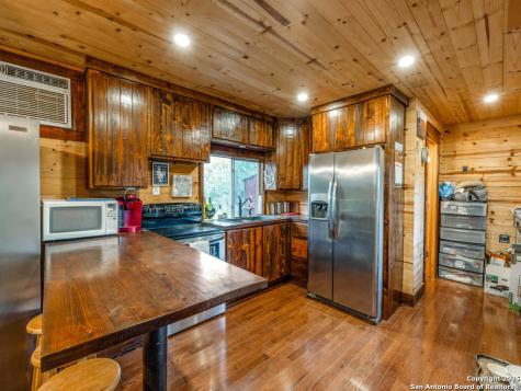 2831 County Road 430 Pleasanton TX 78064