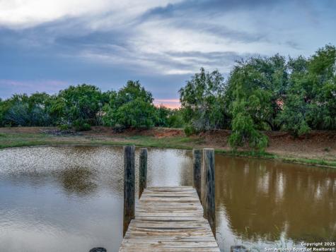 2831 County Road 430 Pleasanton TX 78064