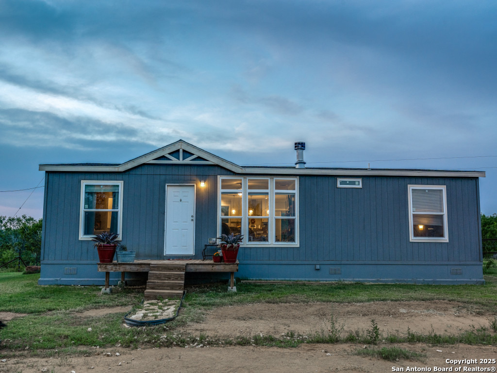 2831 County Road 430 Pleasanton TX 78064