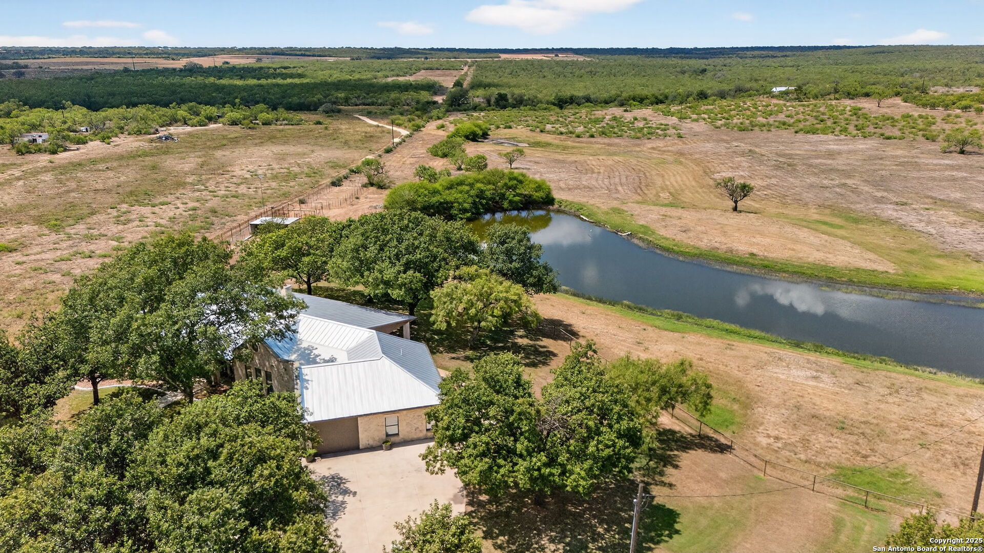 2220 Fm 1343 Devine TX 78016