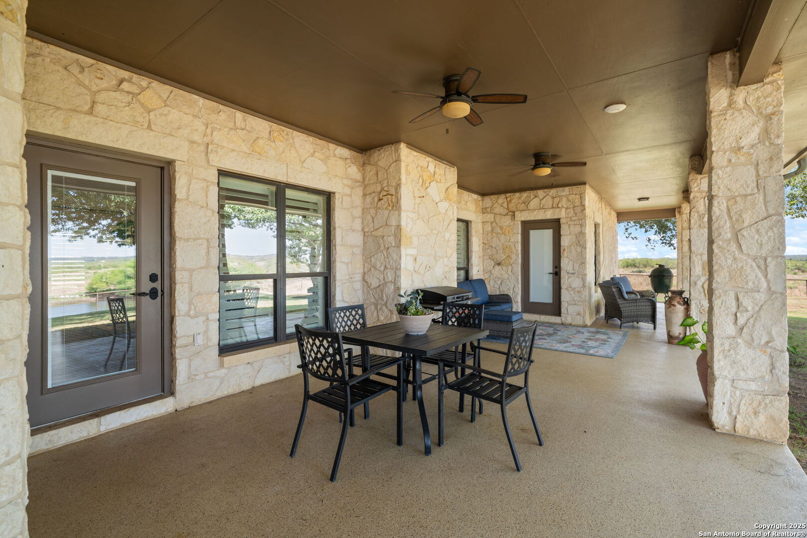 2220 Fm 1343 Devine TX 78016