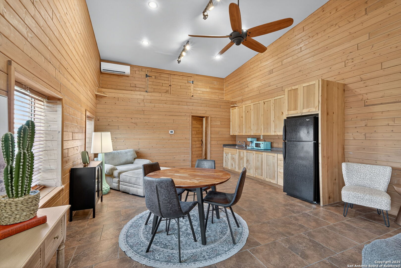 2220 Fm 1343 Devine TX 78016