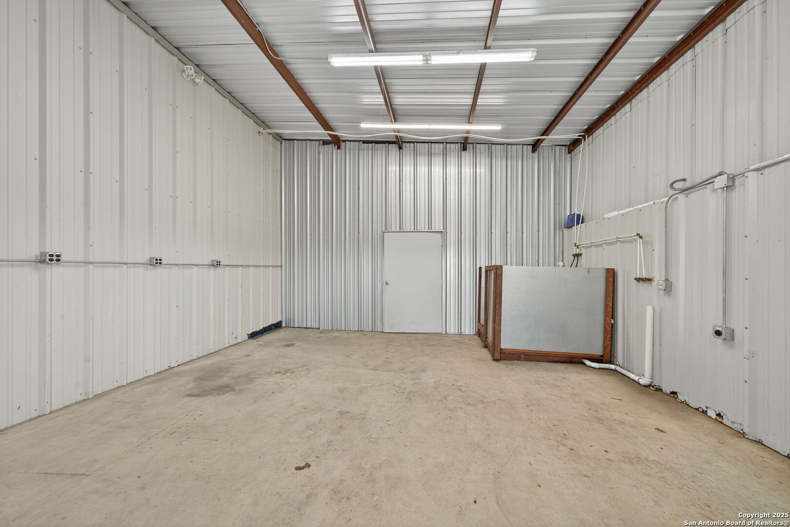 2220 Fm 1343 Devine TX 78016