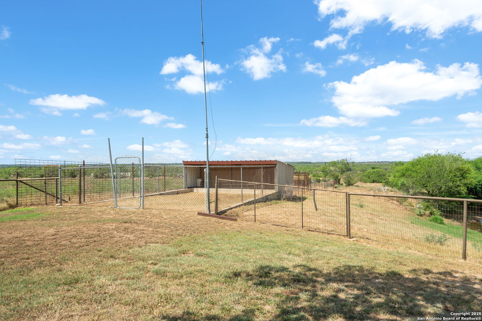 2220 Fm 1343 Devine TX 78016