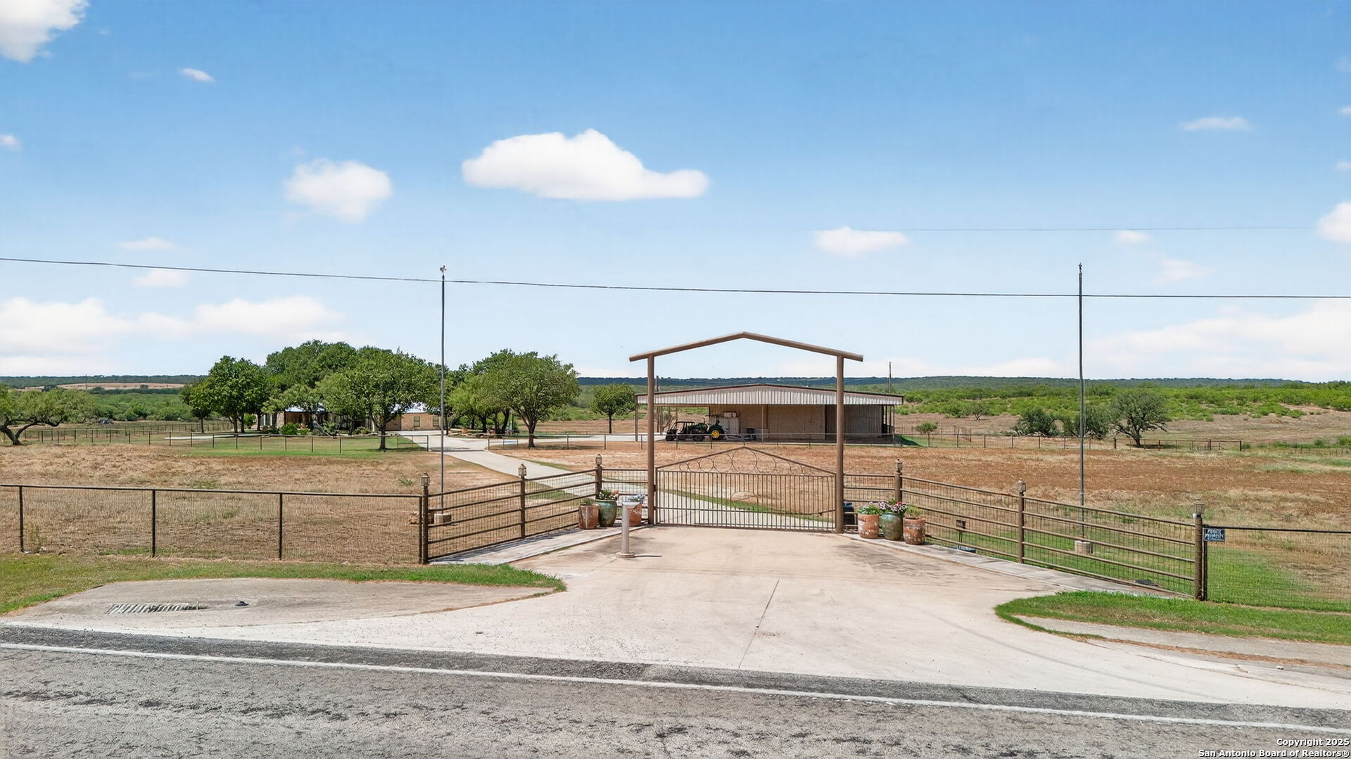 2220 Fm 1343 Devine TX 78016