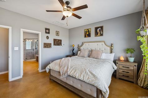 5476 County Road 427 Stockdale TX 78160
