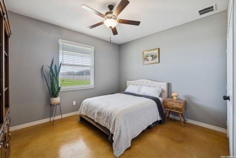 5476 County Road 427 Stockdale TX 78160