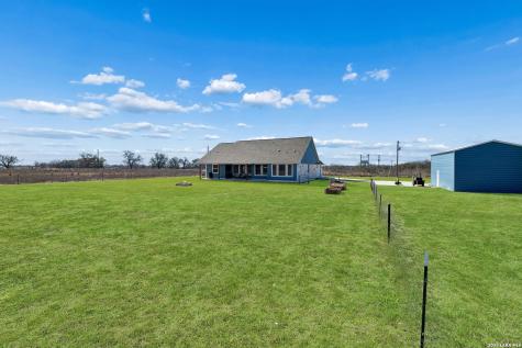 5476 County Road 427 Stockdale TX 78160