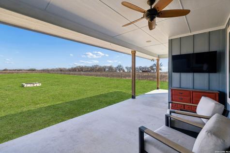 5476 County Road 427 Stockdale TX 78160