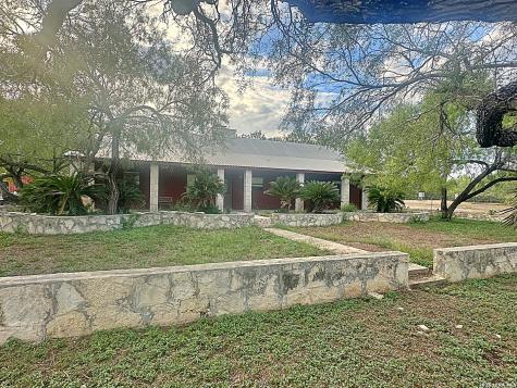 830 County Road 339 Jourdanton TX 78026