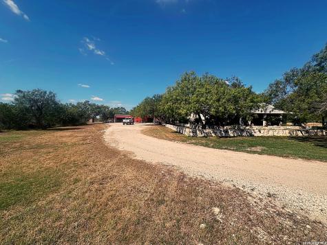 830 County Road 339 Jourdanton TX 78026