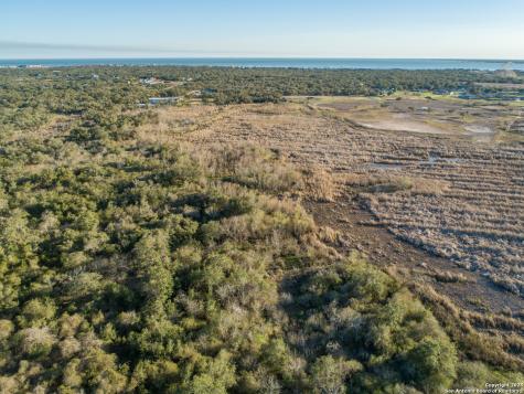 6498 Highway 35 N Rockport TX 78382