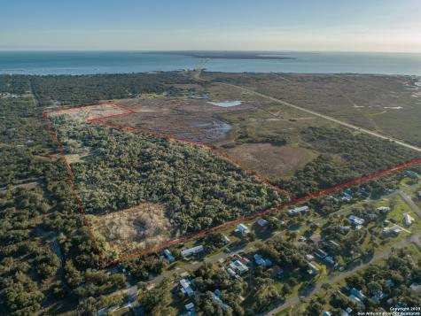 6498 Highway 35 N Rockport TX 78382