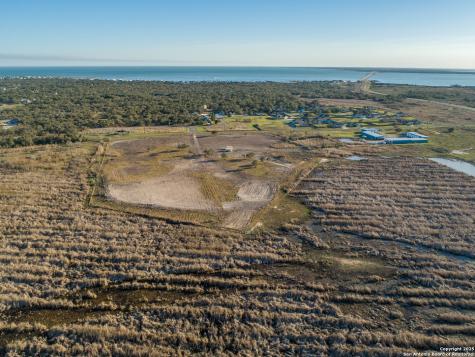 6498 Highway 35 N Rockport TX 78382