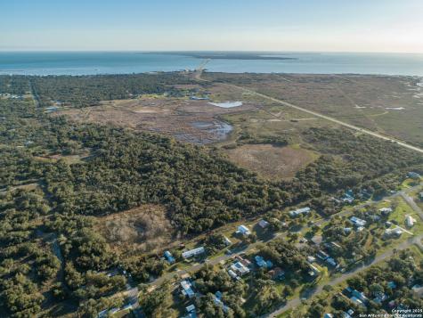 6498 Highway 35 N Rockport TX 78382
