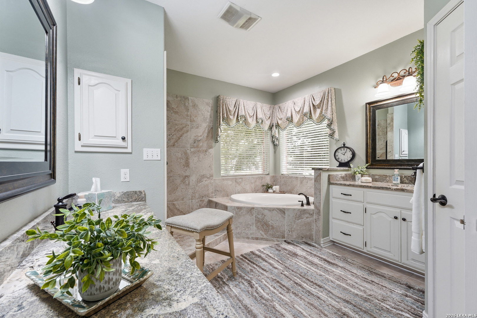 1196 Loch Seguin TX 78155