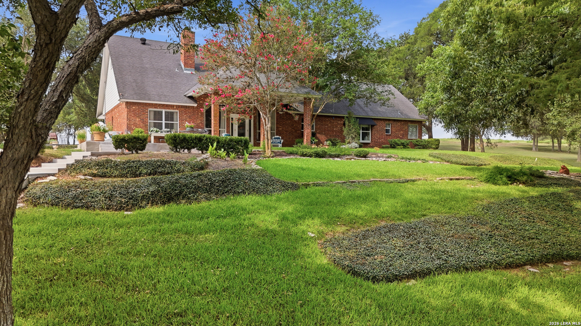 1196 Loch Seguin TX 78155