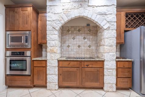 374 W County Road 2481 Hondo TX 78861