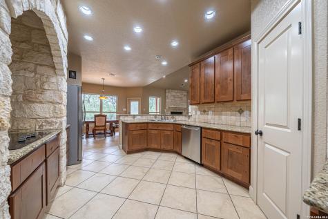 374 W County Road 2481 Hondo TX 78861