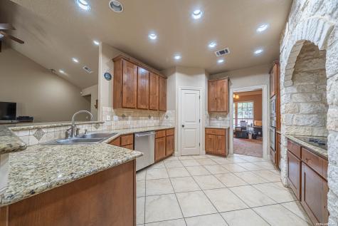 374 W County Road 2481 Hondo TX 78861