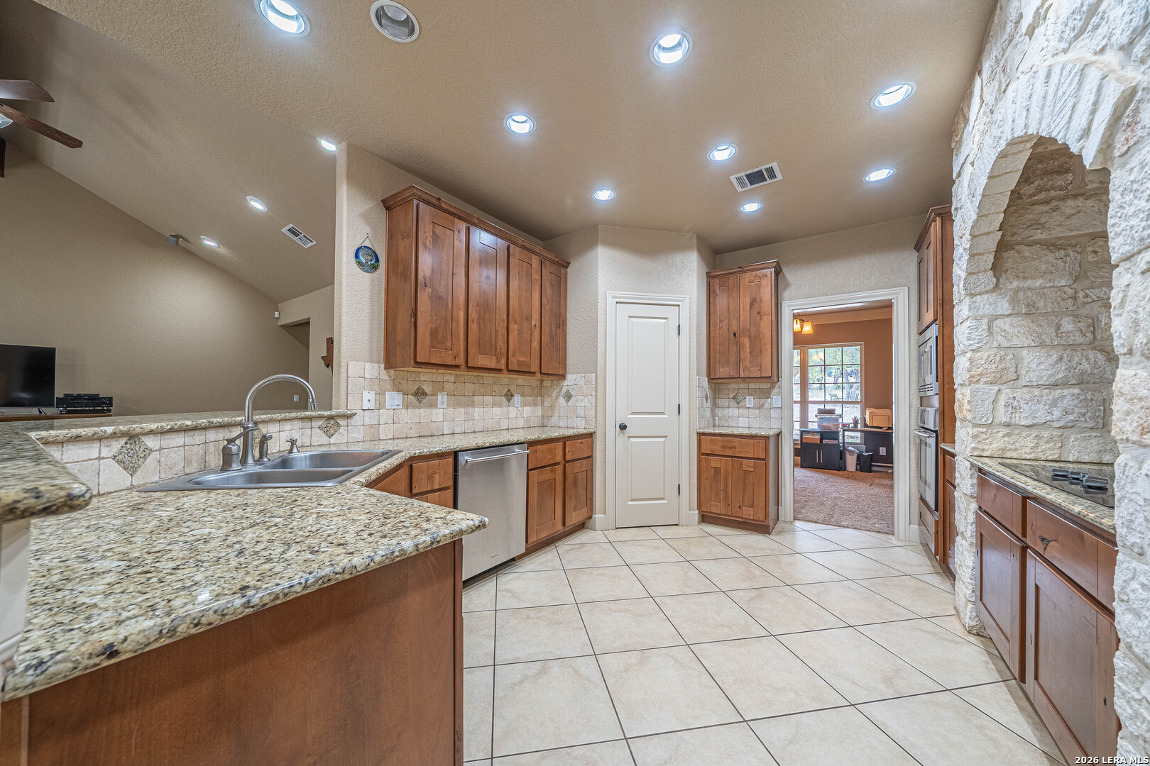 374 W County Road 2481 Hondo TX 78861