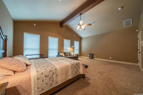 374 W County Road 2481 Hondo TX 78861