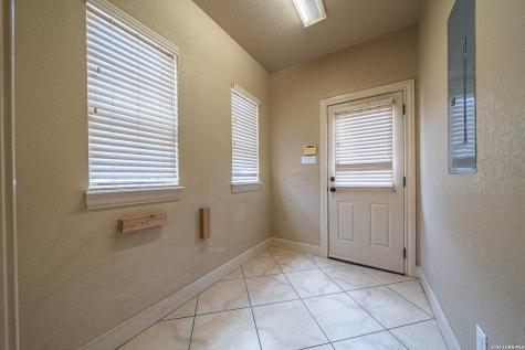 374 W County Road 2481 Hondo TX 78861