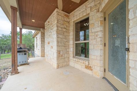 374 W County Road 2481 Hondo TX 78861