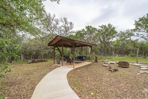 374 W County Road 2481 Hondo TX 78861