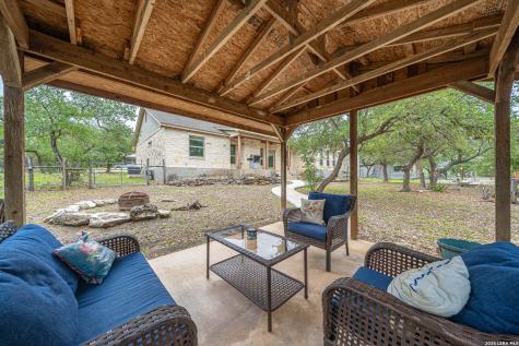 374 W County Road 2481 Hondo TX 78861