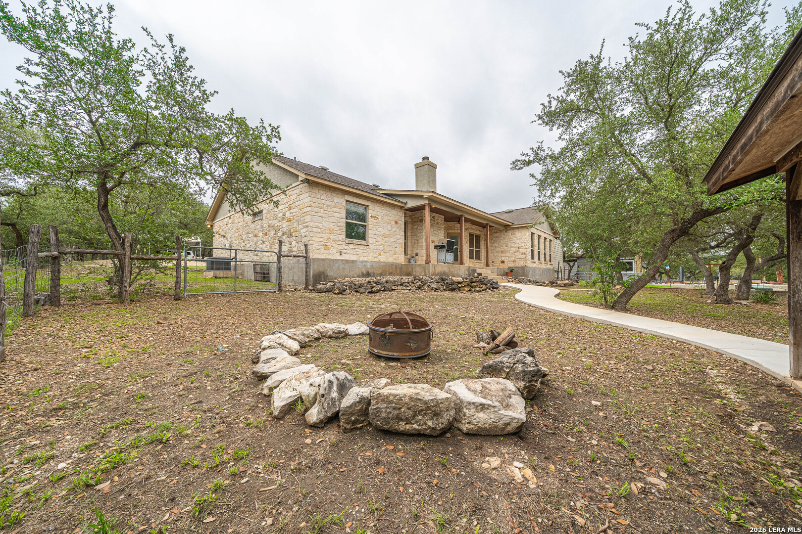 374 W County Road 2481 Hondo TX 78861