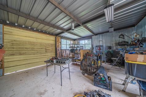 374 W County Road 2481 Hondo TX 78861