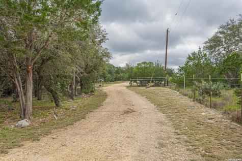 374 W County Road 2481 Hondo TX 78861